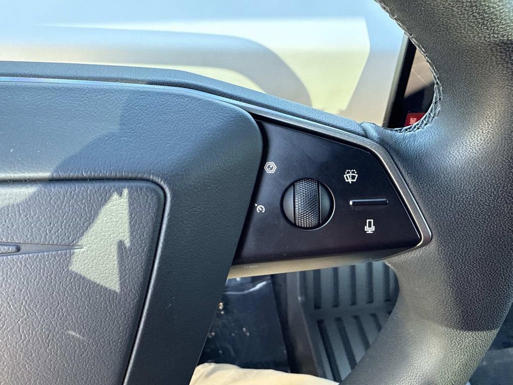 Used 2024 Tesla Cybertruck AWD Crew Cab image 34