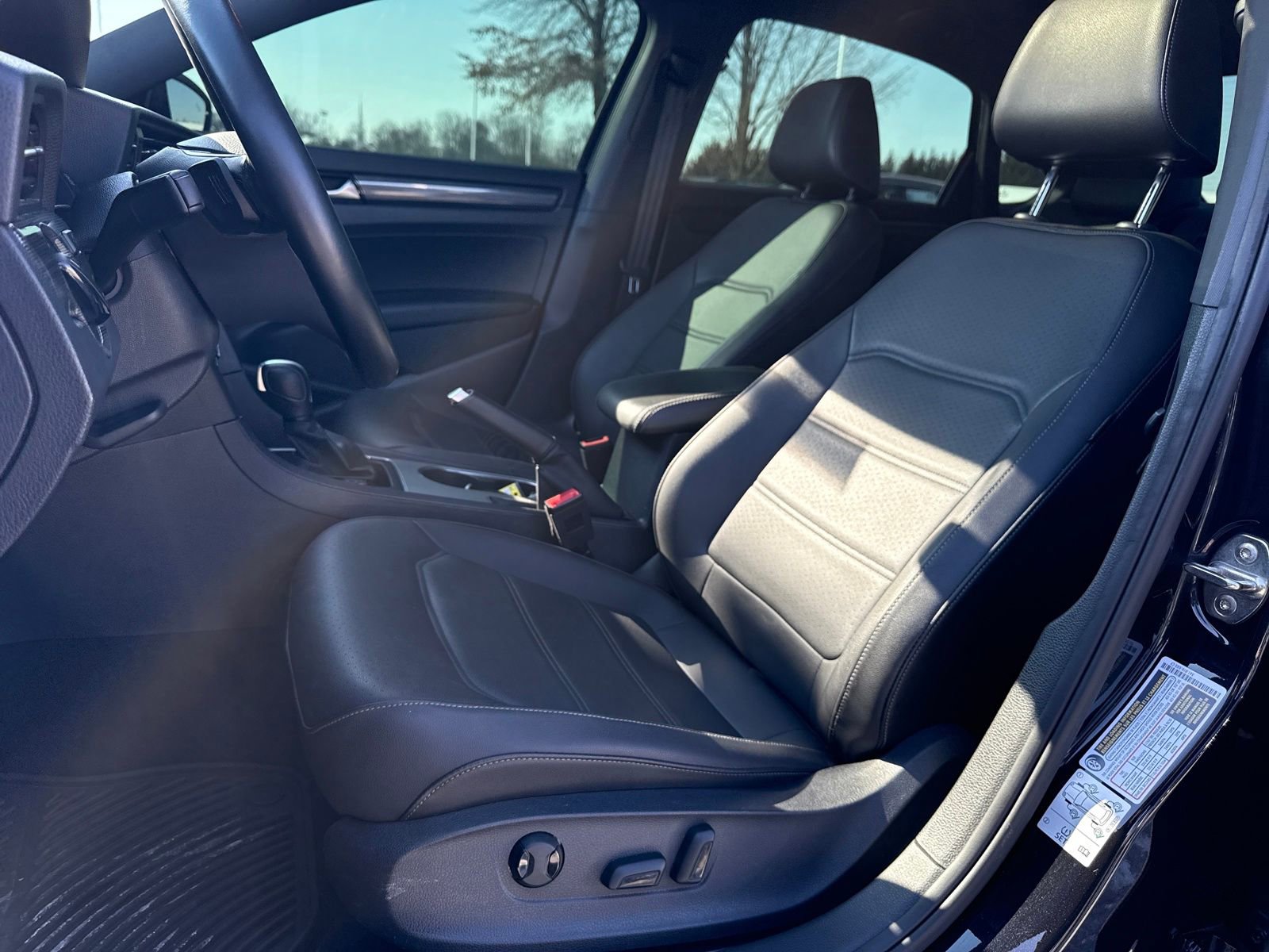 Certified 2022 Volkswagen Passat 2.0T R-Line FWD image 7