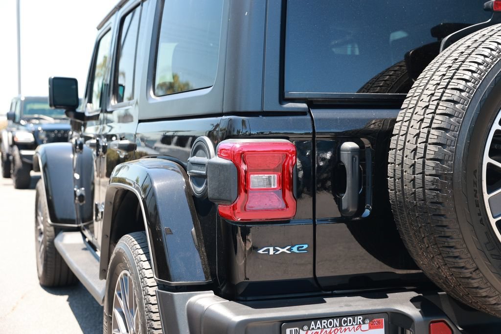 Used 2023 Jeep Wrangler Unlimited Sahara w/ Cold Weather Group AWD/4WD image 16