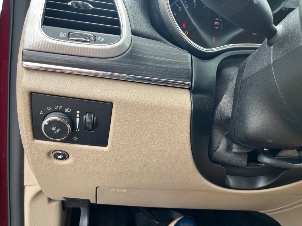 Used 2019 Jeep Grand Cherokee Limited image 17