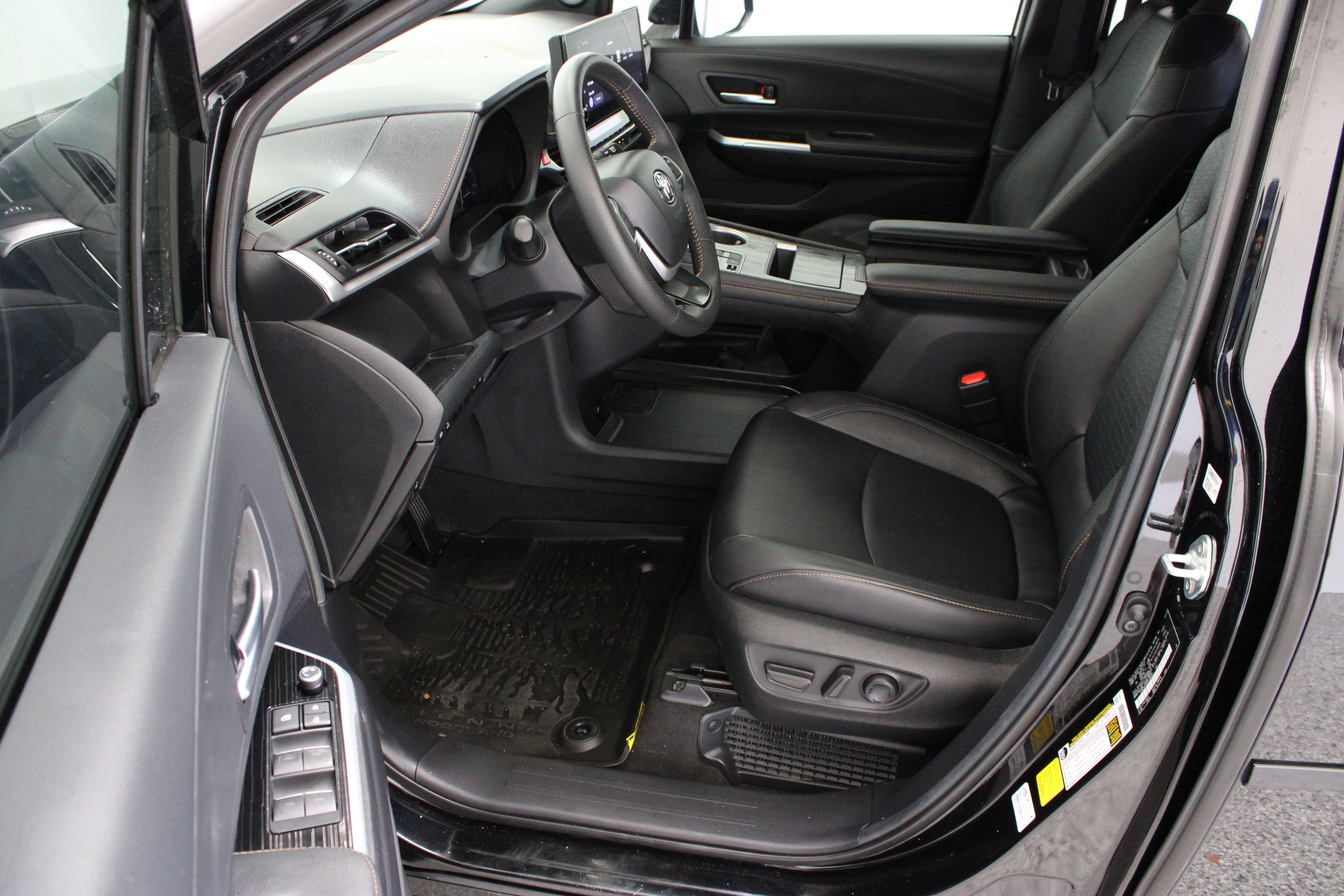 Certified 2025 Toyota Sienna XLE Woodland Edition AWD/4WD image 14