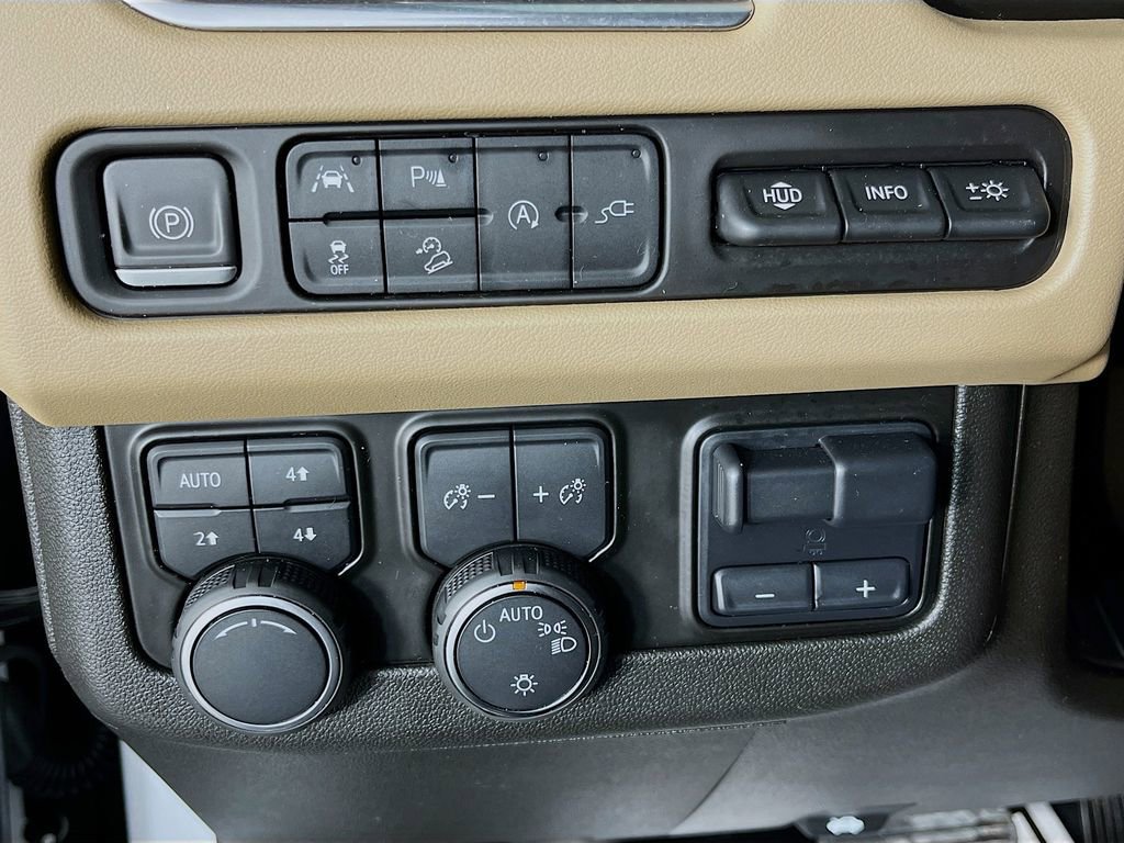 Used 2021 Chevrolet Tahoe Premier w/ Premium Package image 13