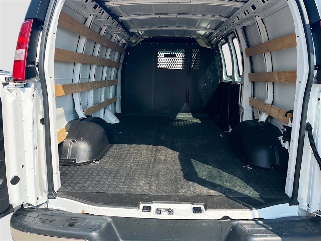 Used 2022 GMC Savana 2500 w/ Driver Convenience Package image 22