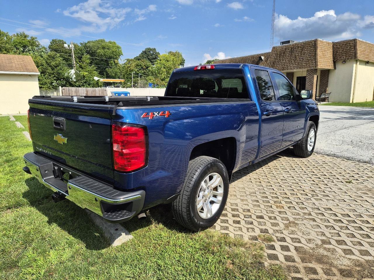 Used 2019 Chevrolet Silverado 1500 LT w/ All Star Edition AWD/4WD image 5