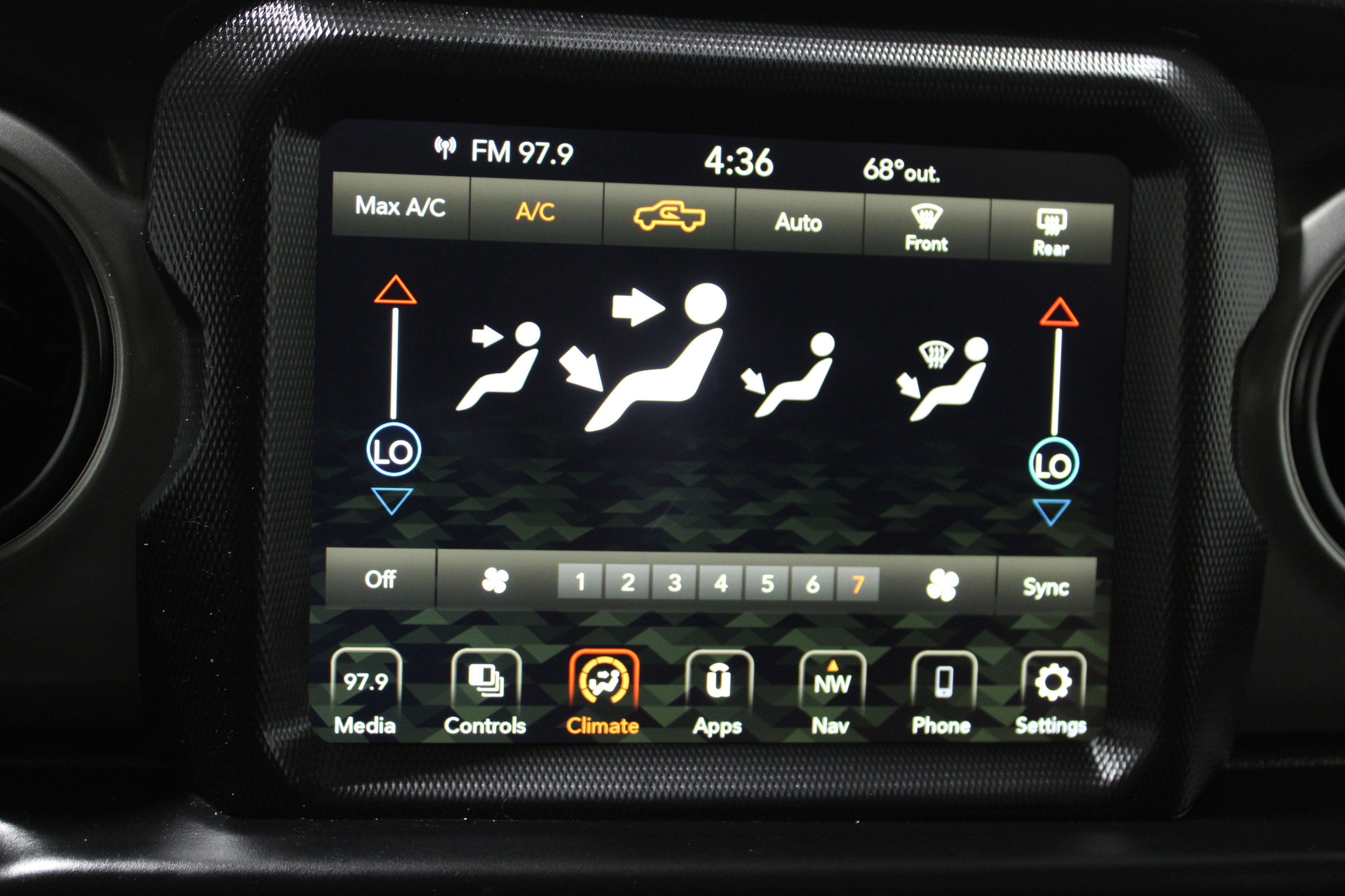 Used 2023 Jeep Gladiator Sport image 16