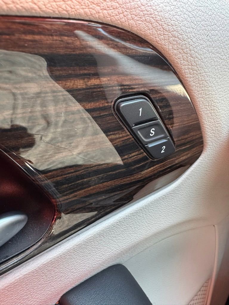 Used 2023 Chrysler Pacifica Limited FWD image 26