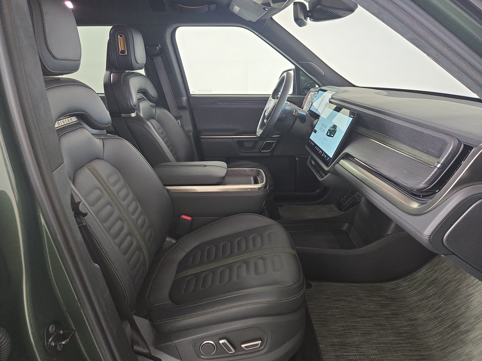 Used 2024 Rivian R1T Adventure AWD/4WD image 23
