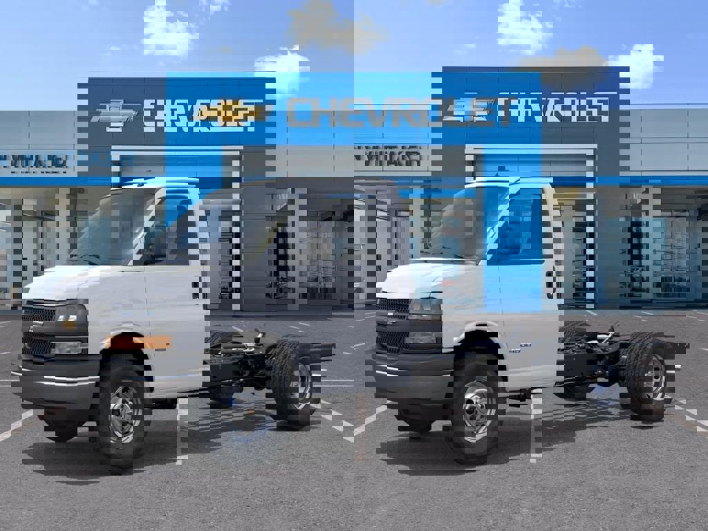 New 2026 Chevrolet Express 3500 image 2