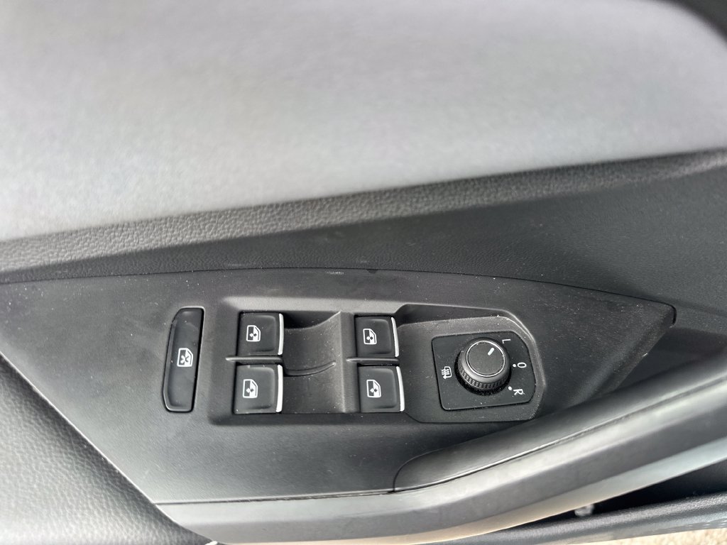 Used 2025 Volkswagen Jetta SE w/ Sunroof Package FWD image 15
