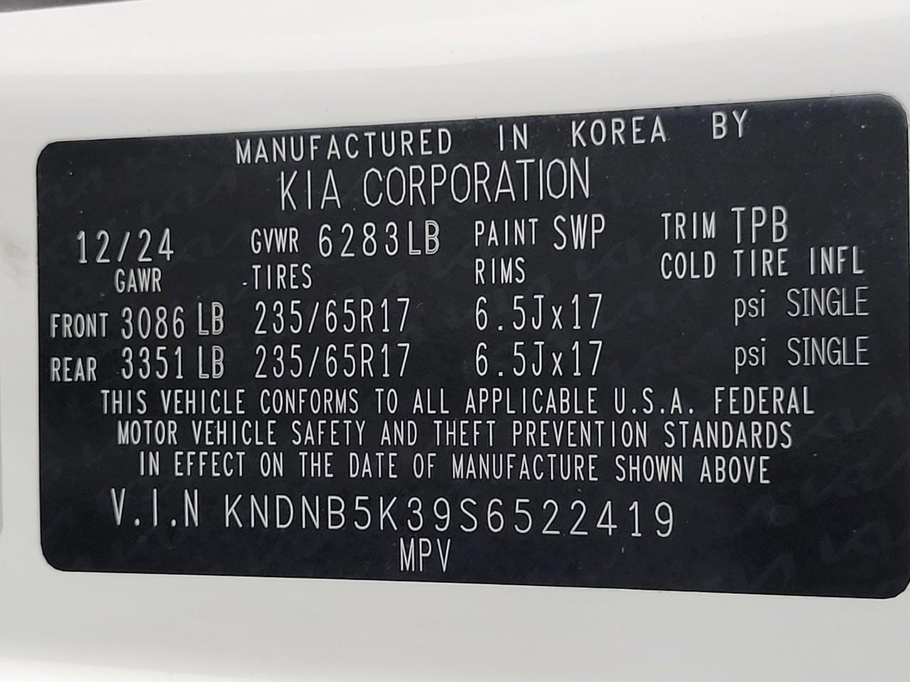 Used 2025 Kia Carnival FWD image 29