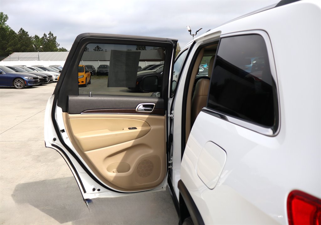 Used 2014 Jeep Grand Cherokee Limited w/ Trailer Tow Group IV AWD/4WD image 39