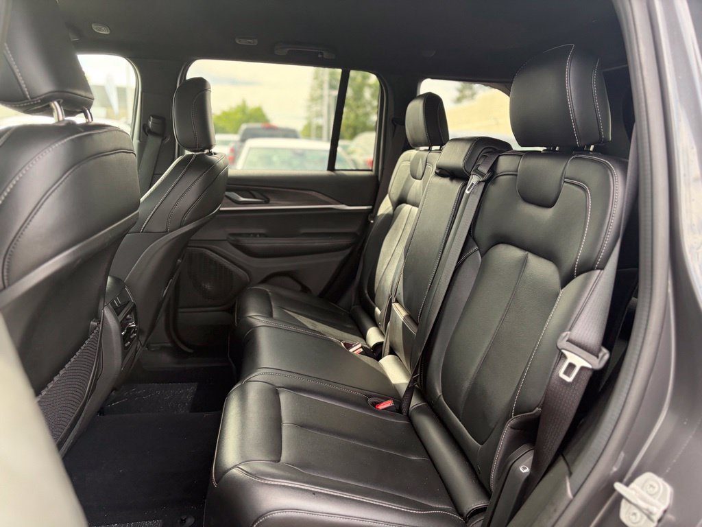 Certified 2025 Jeep Grand Cherokee Limited AWD/4WD image 12