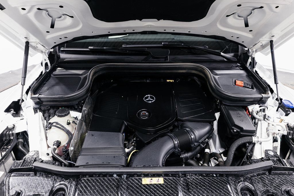 Used 2025 Mercedes-Benz GLE 450e 4MATIC w/ AMG Line Interior image 36