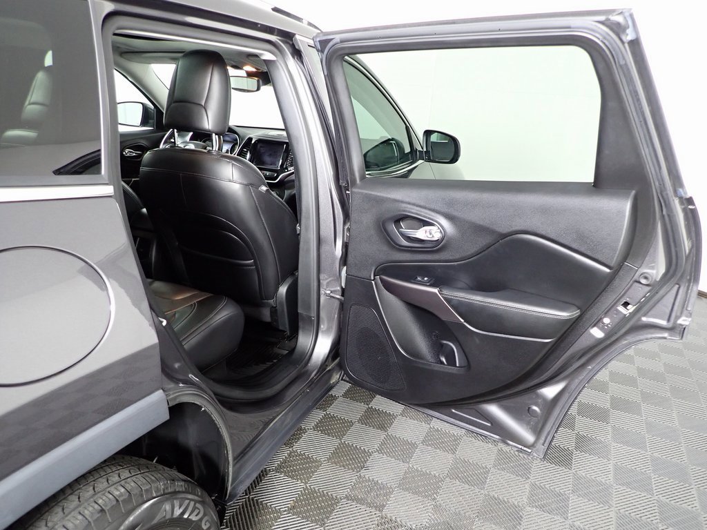 Used 2019 Jeep Cherokee Limited w/ Technology Group image 33