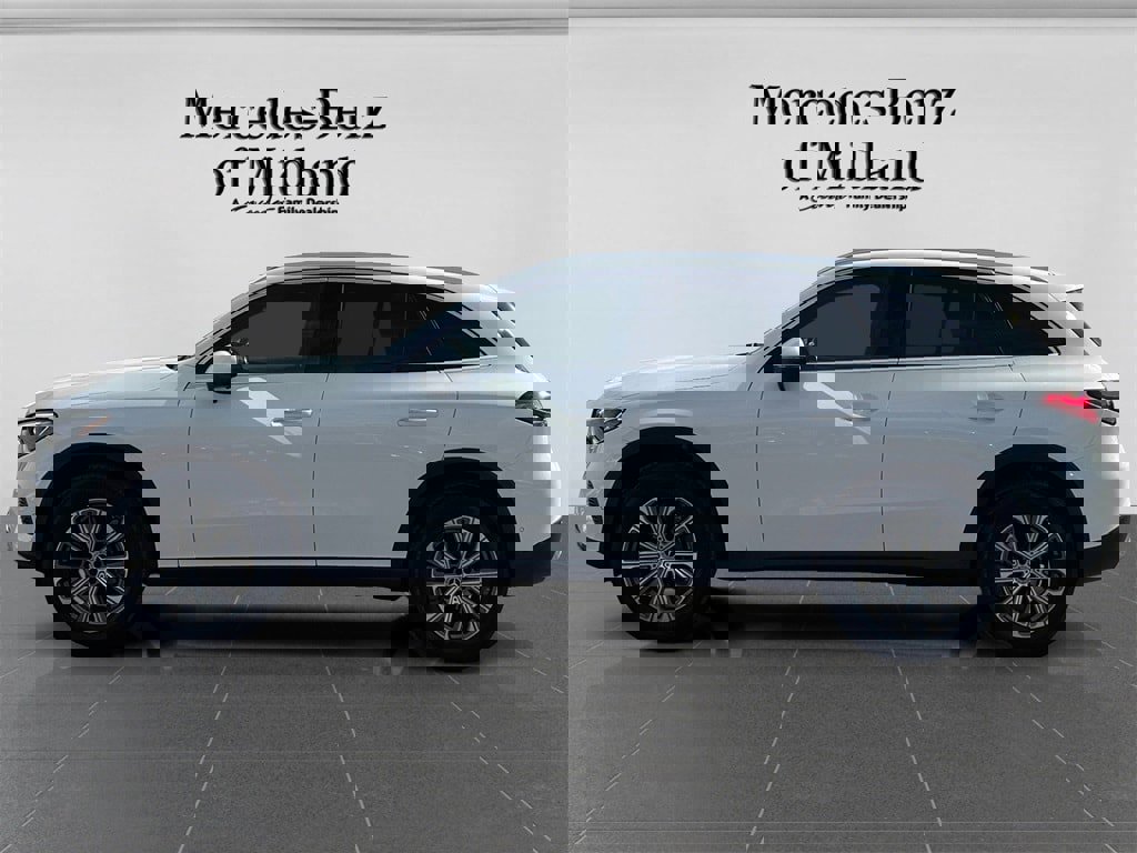 Used 2025 Mercedes-Benz GLC 300 4MATIC image 4