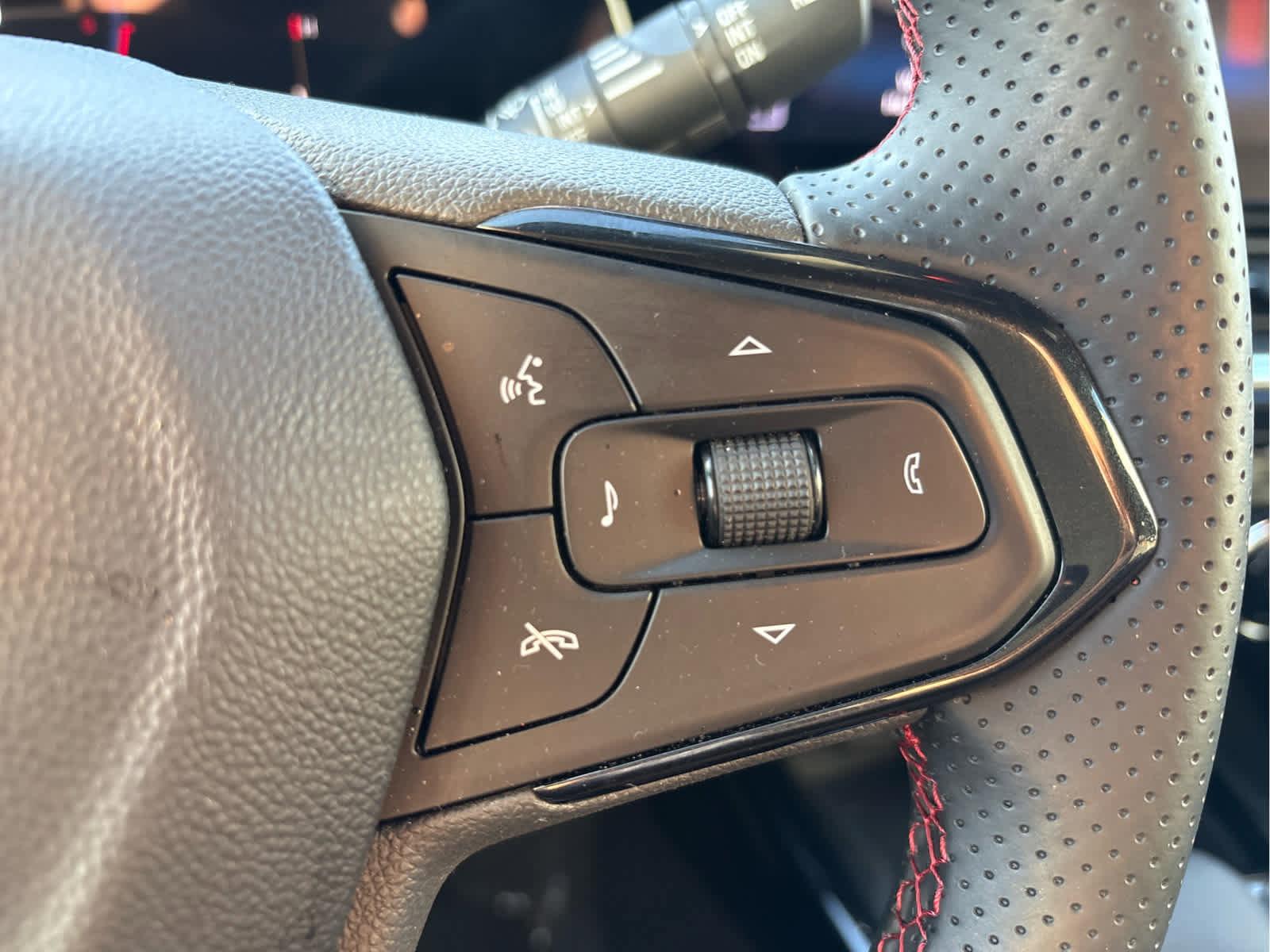 Used 2025 Chevrolet Trax RS w/ Sunroof Package image 26