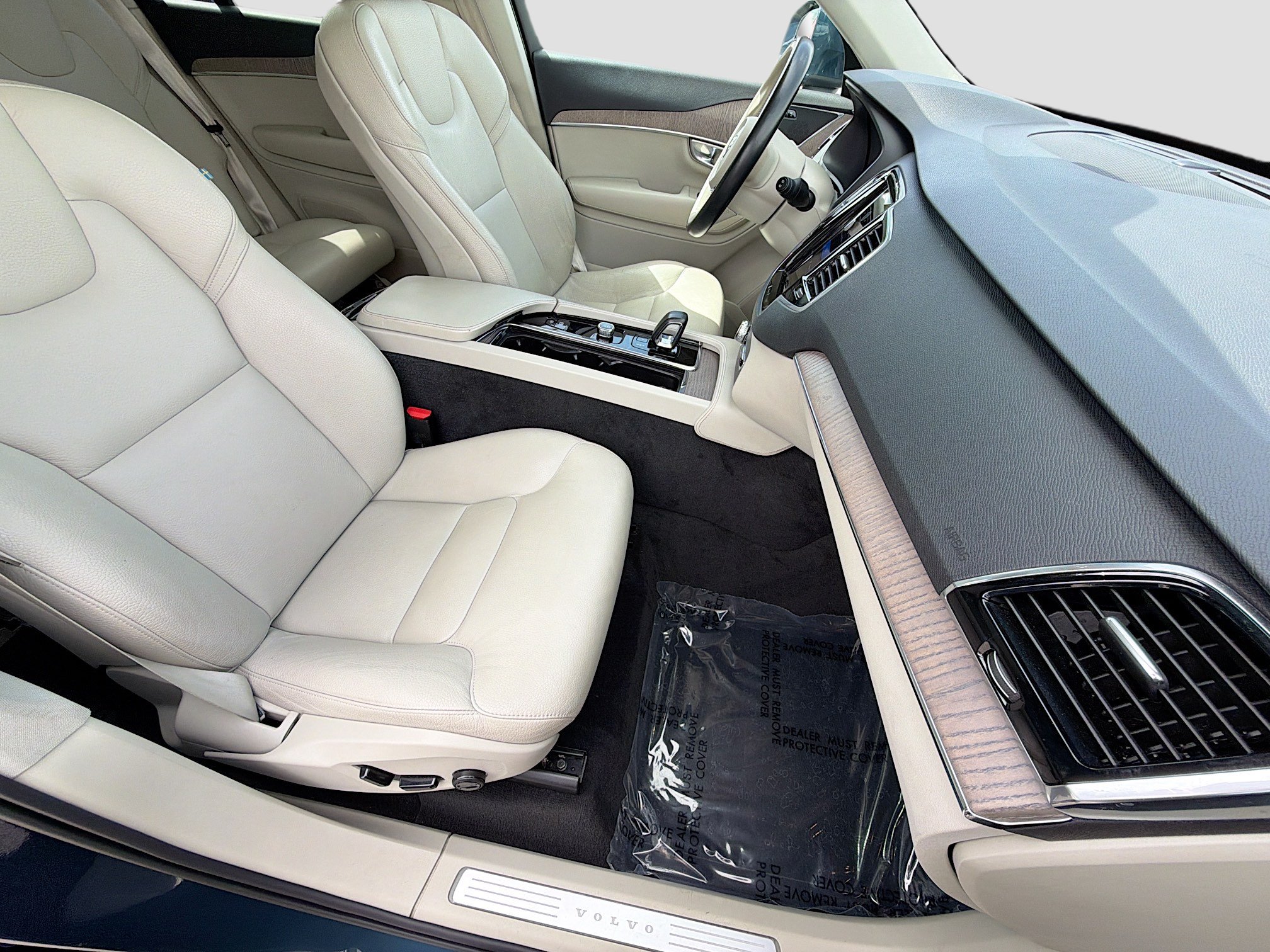 Used 2023 Volvo XC90 B6 Plus AWD/4WD image 15