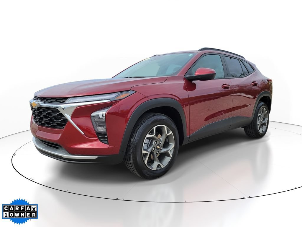 Used 2024 Chevrolet Trax LT w/ LT Convenience Package FWD image 2