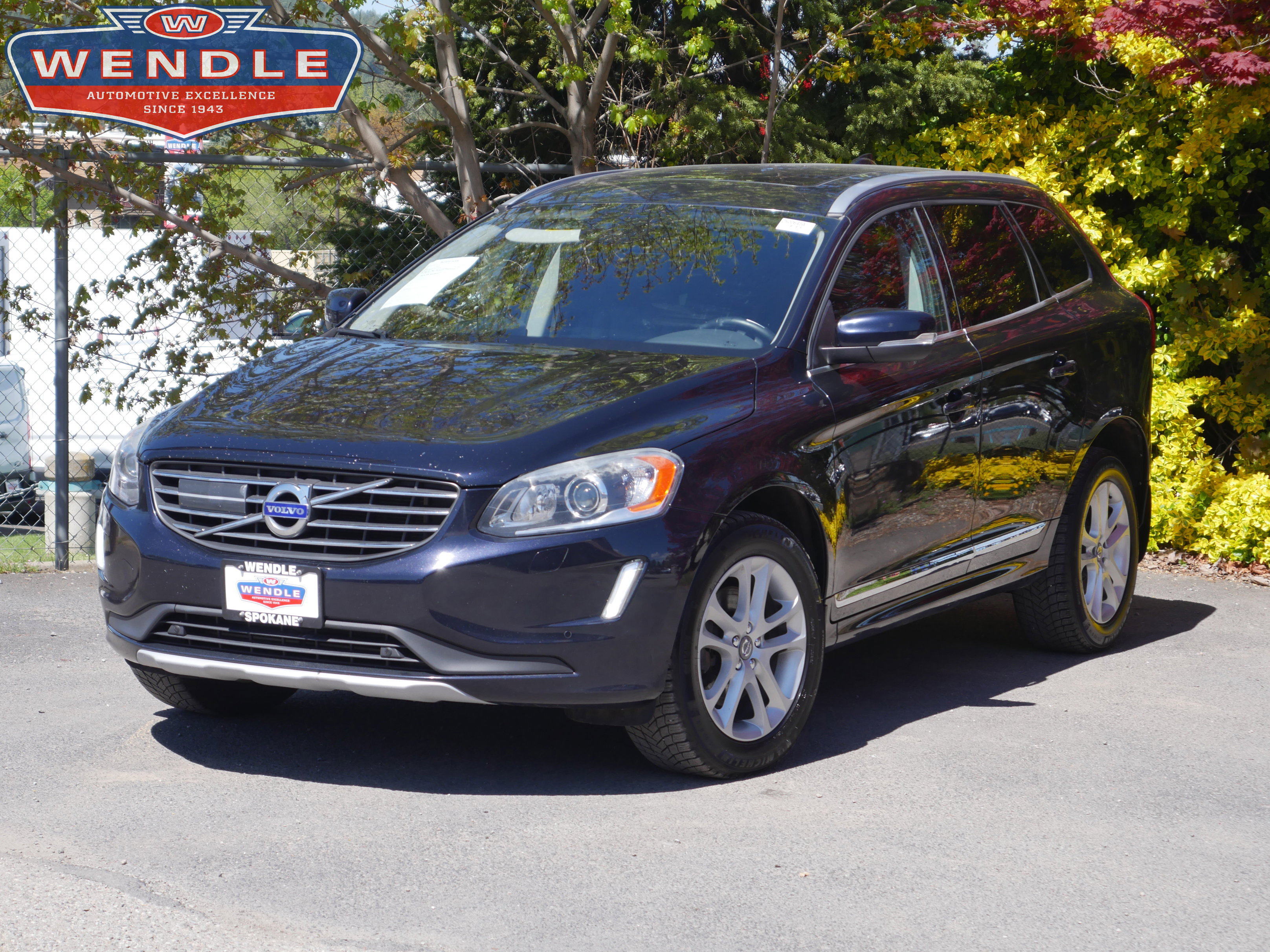Used 2017 Volvo XC60 T5 Inscription w/ Advanced Package AWD/4WD image 1