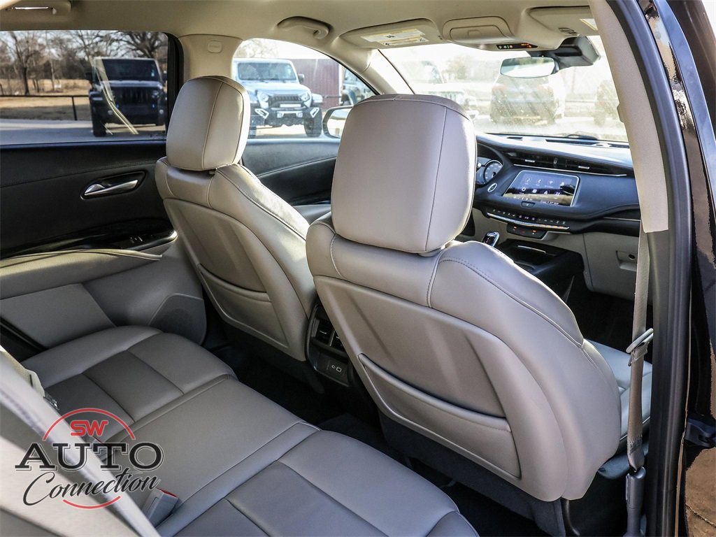 Used 2023 Cadillac XT4 Premium Luxury image 23