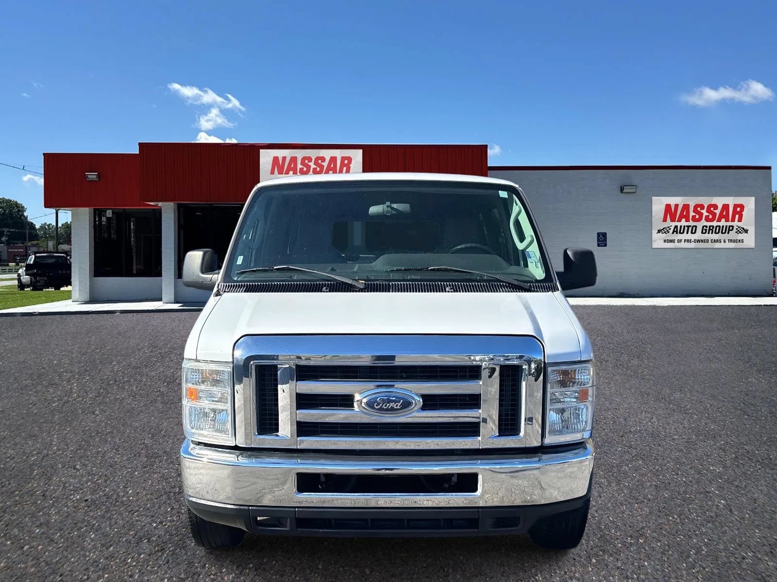 Used 2014 Ford E-350 and Econoline 350 XLT RWD image 2