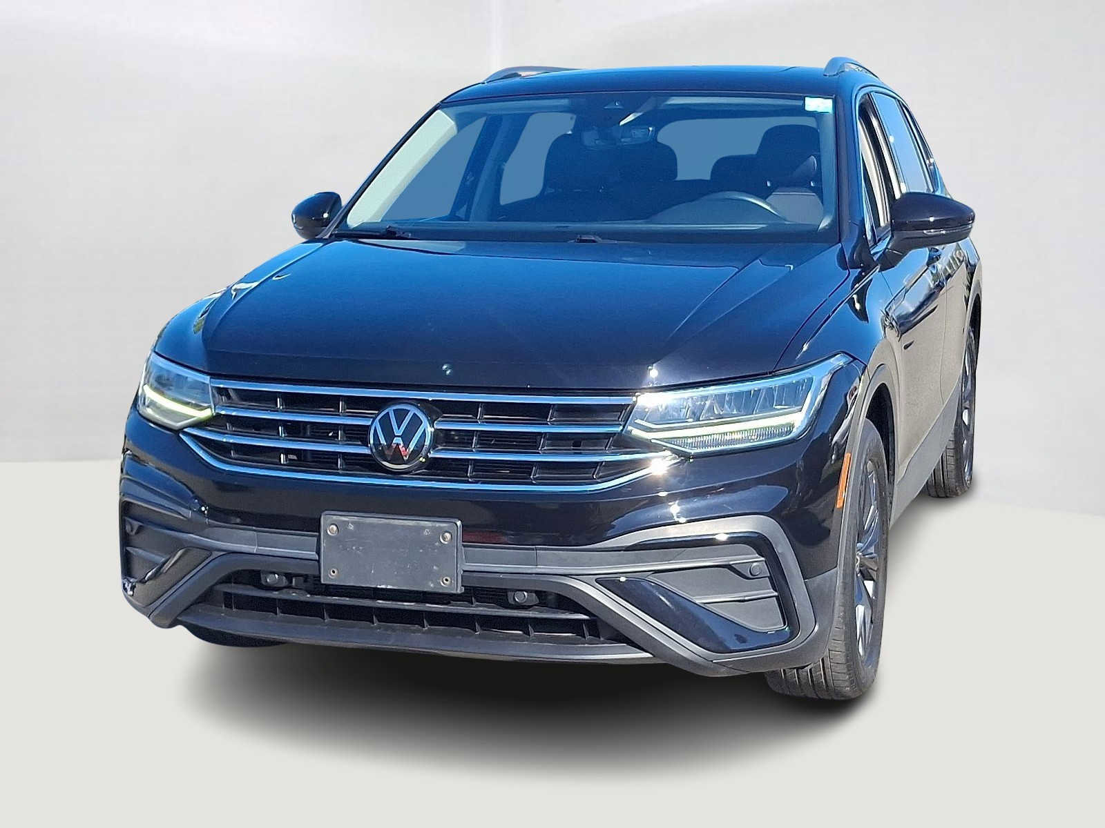 Used 2022 Volkswagen Tiguan SE w/ Panoramic Sunroof Package