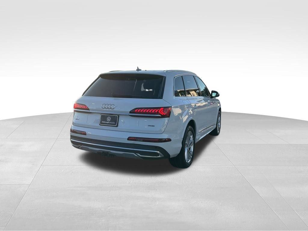 Used 2023 Audi Q7 2.0T Premium w/ Towing Package image 5