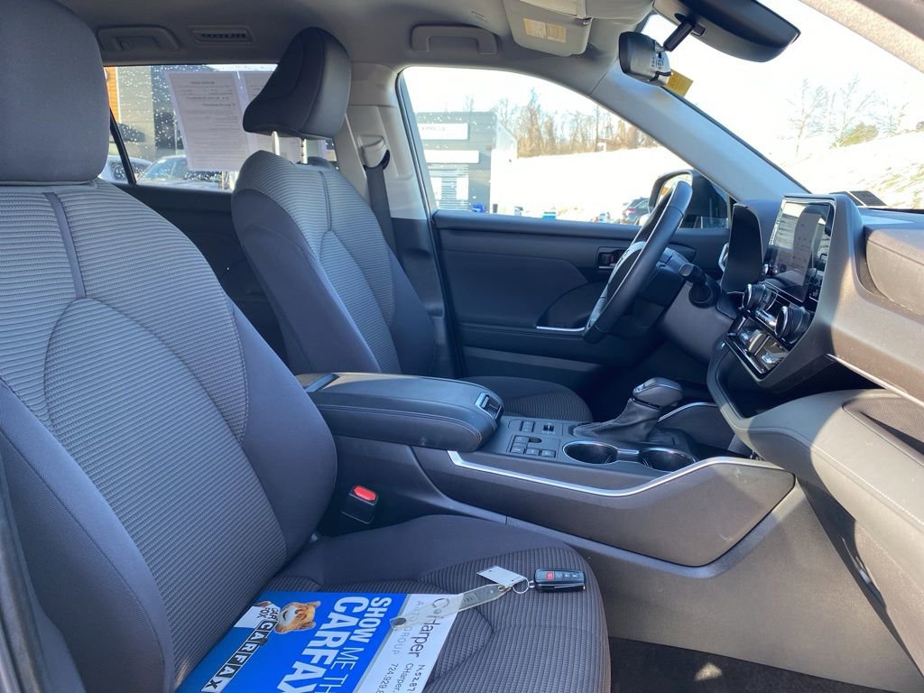 Used 2023 Toyota Highlander LE image 11