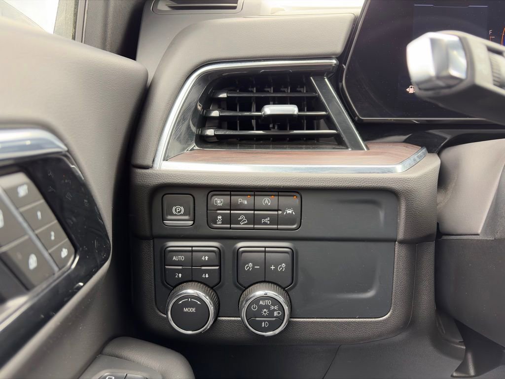Used 2025 Chevrolet Tahoe Z71 image 21