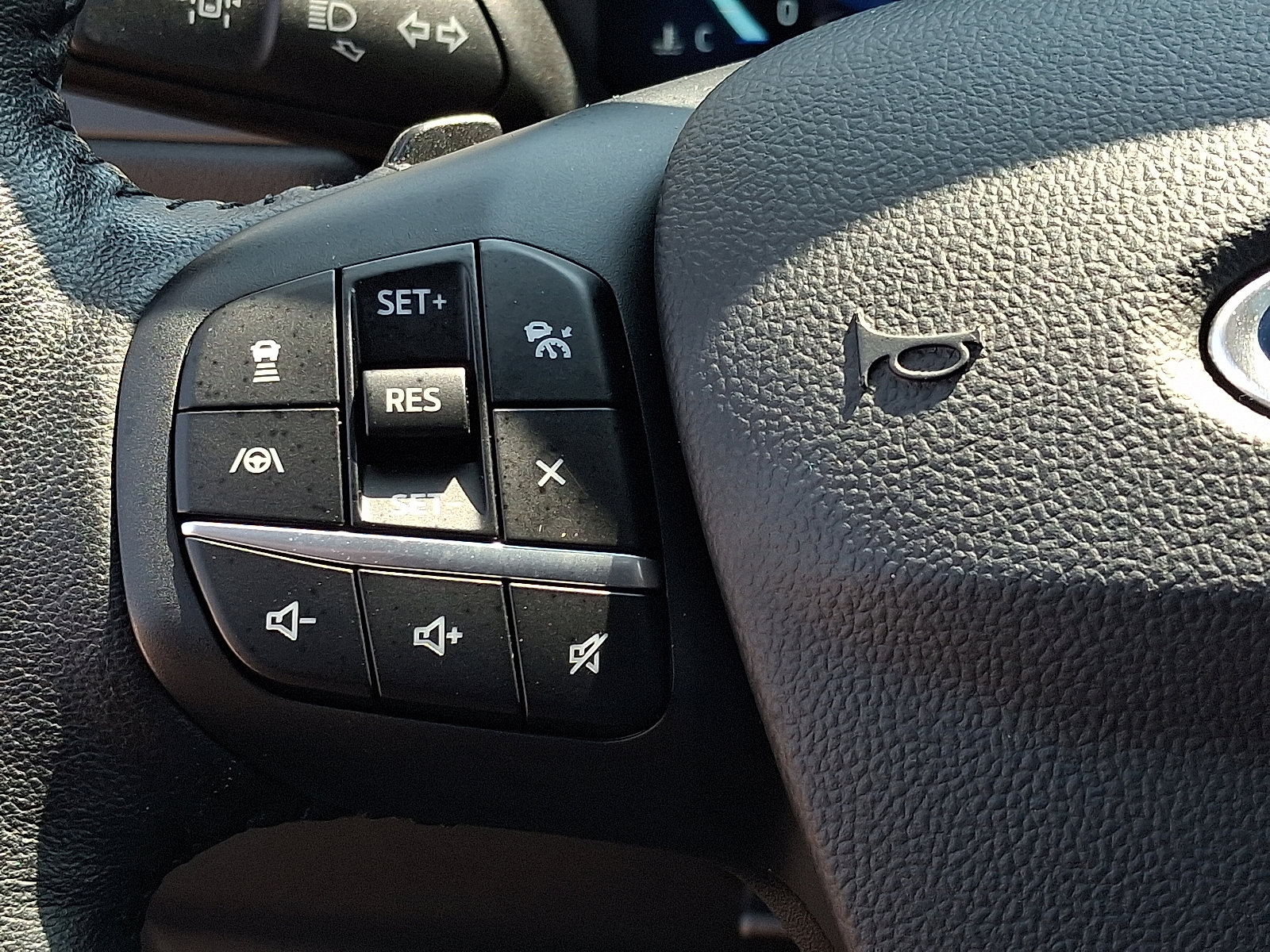 Used 2020 Ford Escape Titanium image 21