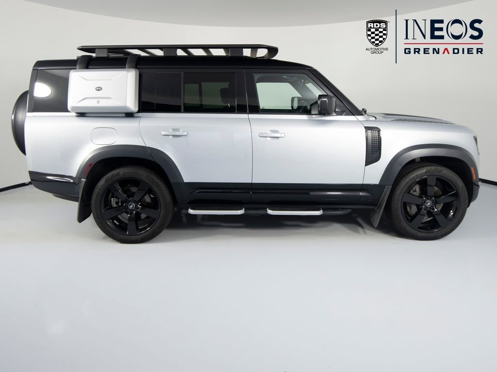 Used 2023 Land Rover Defender 130 X-Dynamic SE image 4
