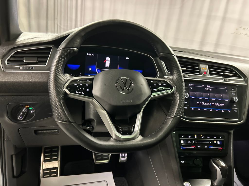 Used 2022 Volkswagen Tiguan SE R-Line image 13