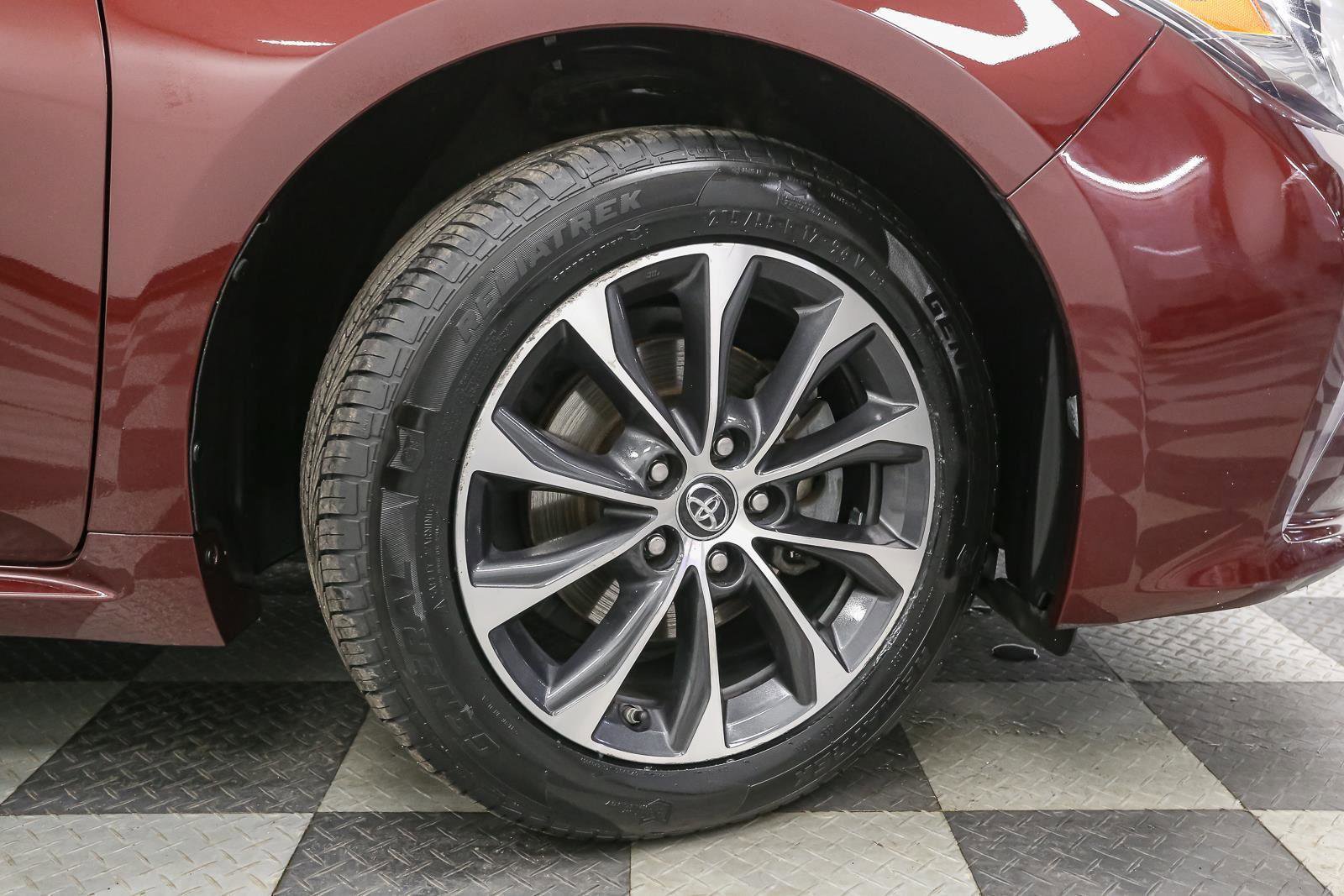 Used 2017 Toyota Avalon XLE w/ Carpet Mat Package image 15