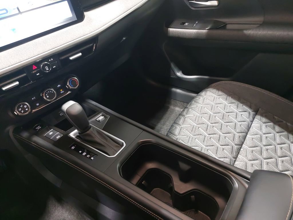 Certified 2025 Nissan Kicks SV image 40