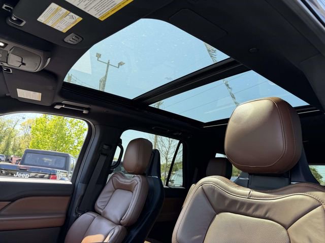 Certified 2023 Lincoln Navigator Reserve AWD/4WD image 9