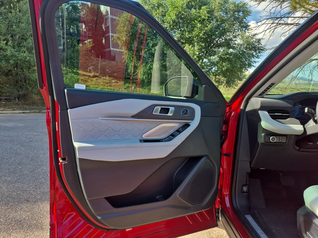 New 2026 Ford Explorer Platinum w/ LUX Leather Package AWD/4WD image 10