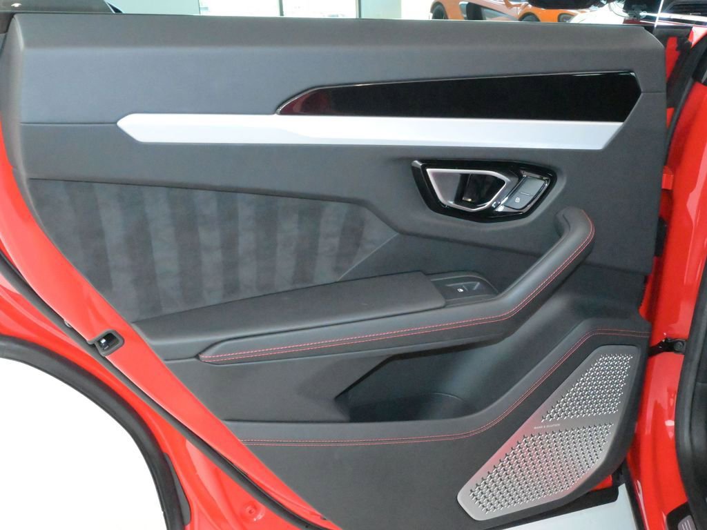 Used 2020 Lamborghini Urus image 27