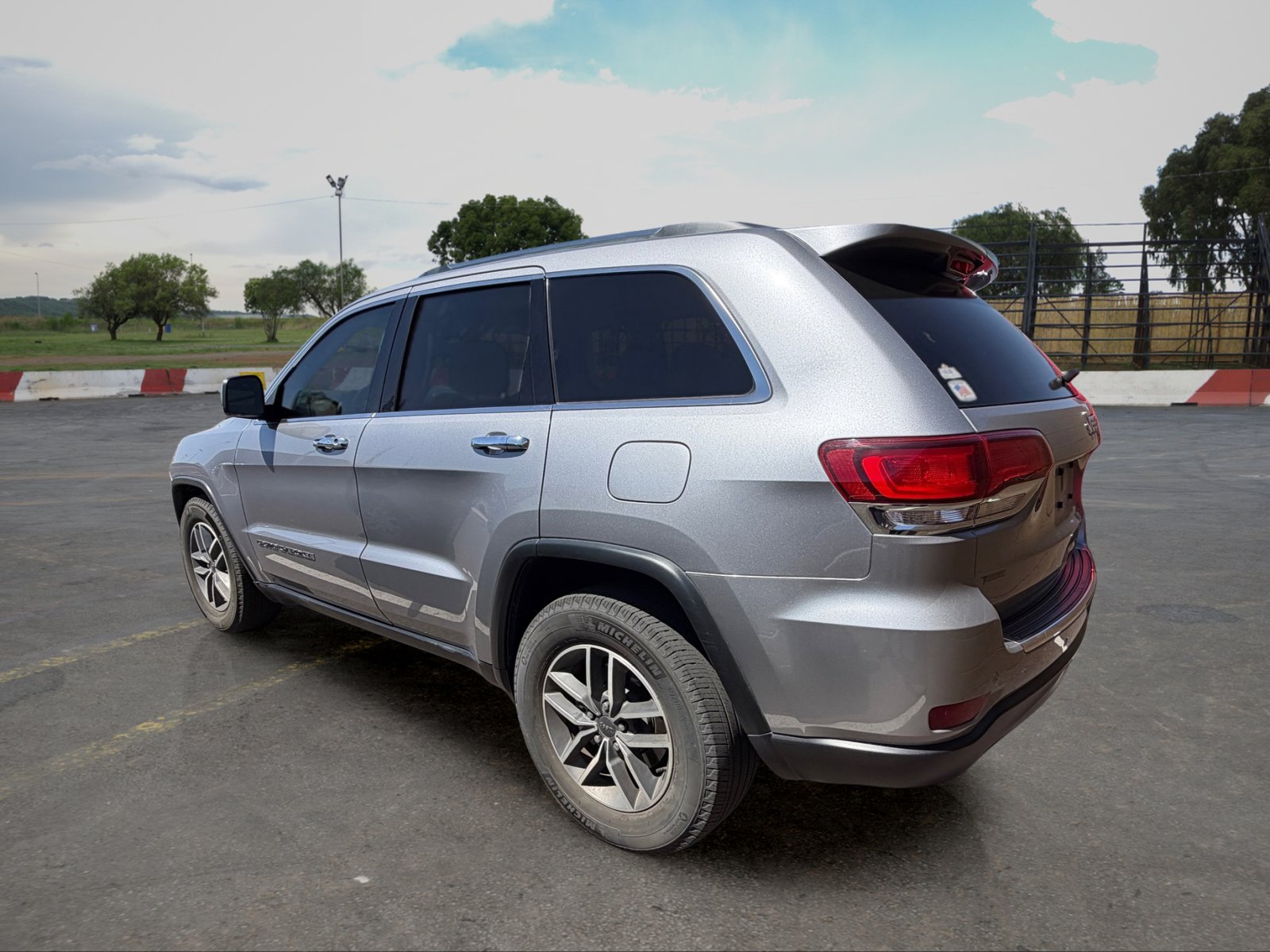 Used 2021 Jeep Grand Cherokee Limited w/ Luxury Group II RWD image 4
