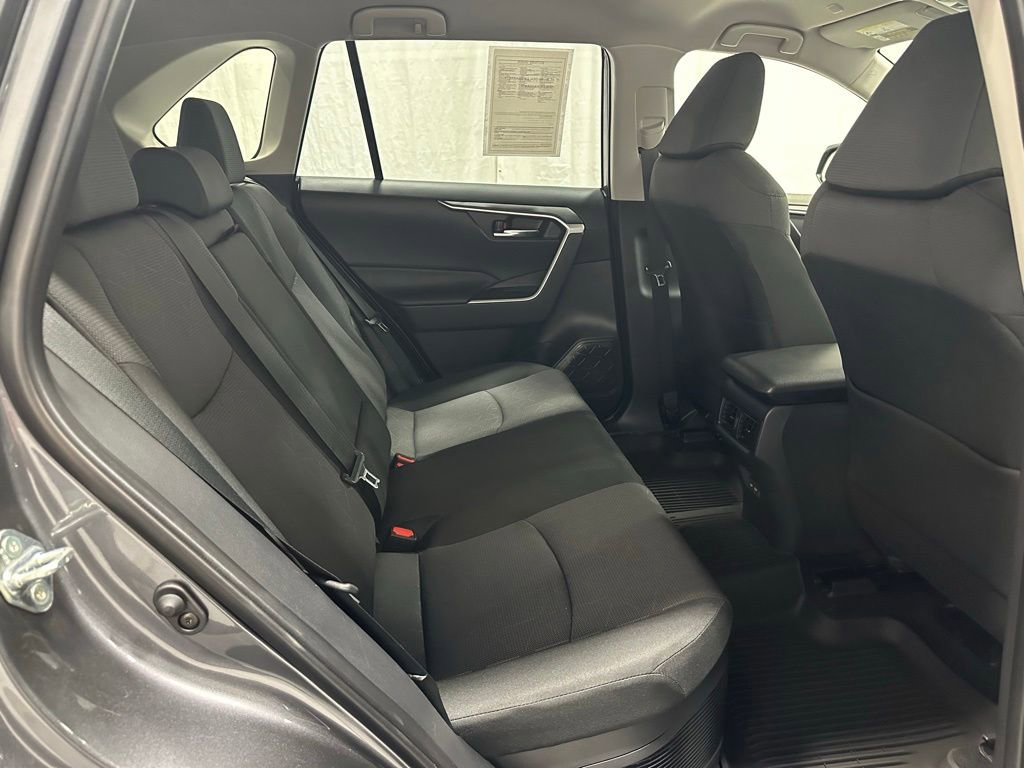 Used 2025 Toyota RAV4 XLE AWD/4WD image 49