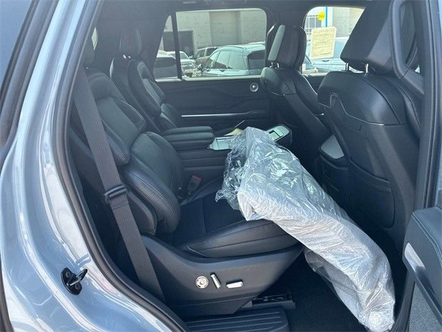 New 2025 Lincoln Navigator Reserve w/ Jet Appearance Package image 17