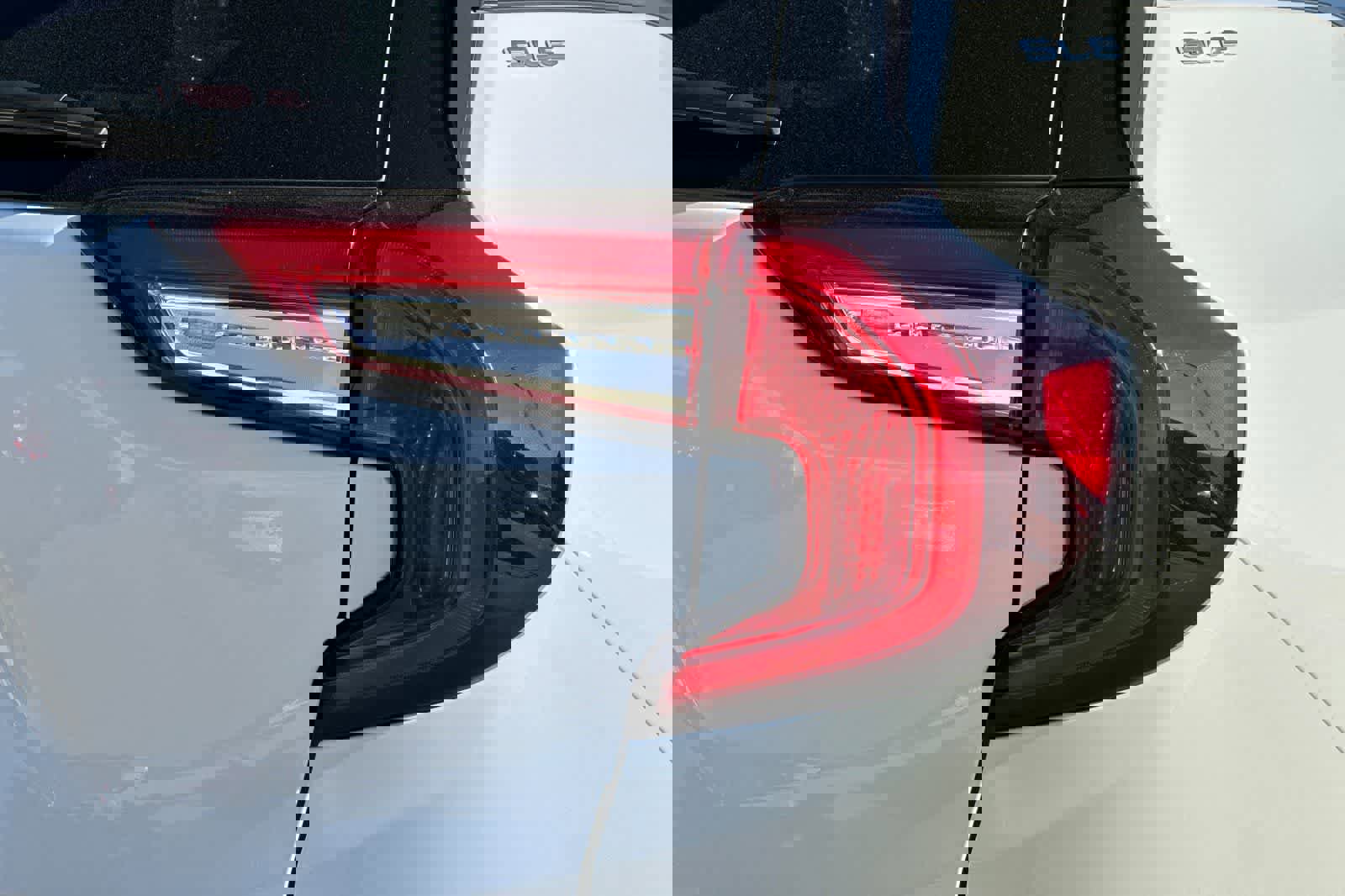 Used 2024 GMC Terrain SLE image 35