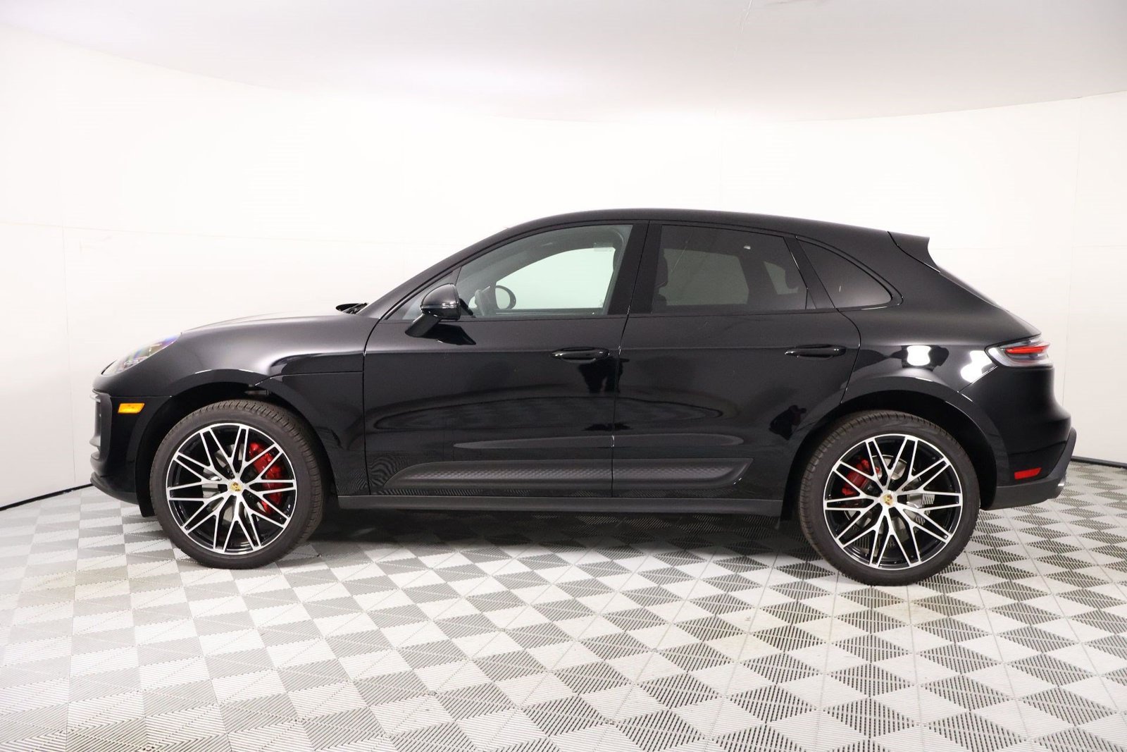 Certified 2026 Porsche Macan S AWD/4WD image 2