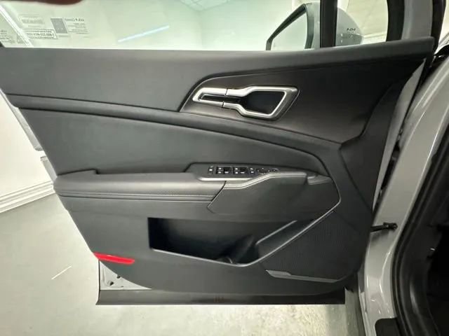 Used 2026 Kia Sportage EX FWD image 13