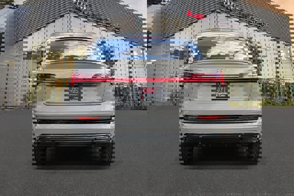 Used 2022 Audi e-tron Prestige w/ Prestige Package image 3