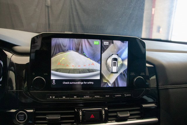 Used 2024 Nissan Pathfinder Platinum w/ Cargo Package image 39