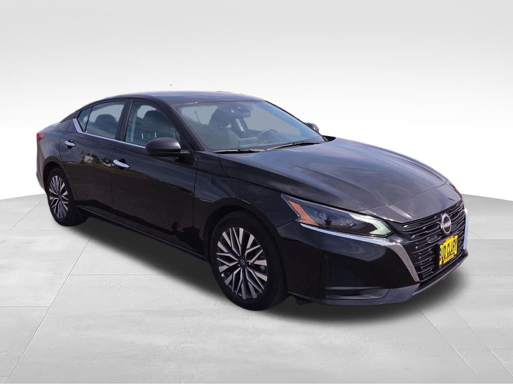 Used 2025 Nissan Altima 2.5 SV FWD image 8