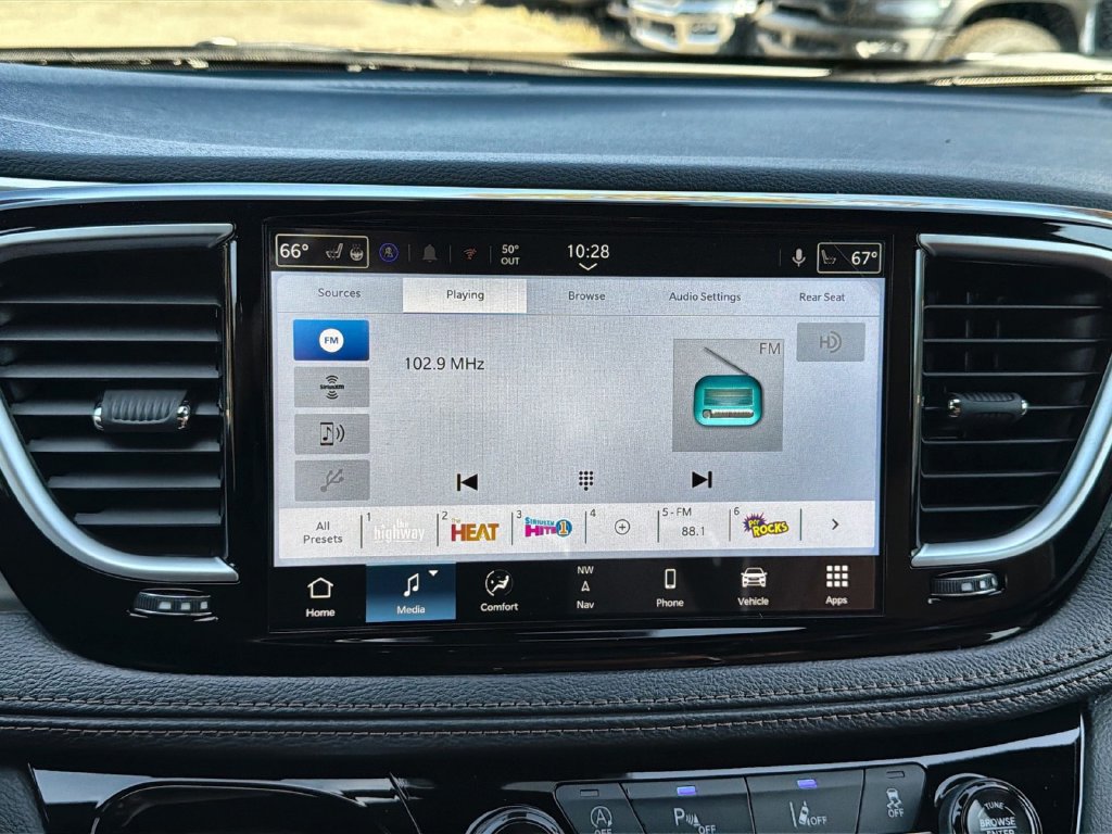 Used 2026 Chrysler Pacifica Pinnacle FWD image 18