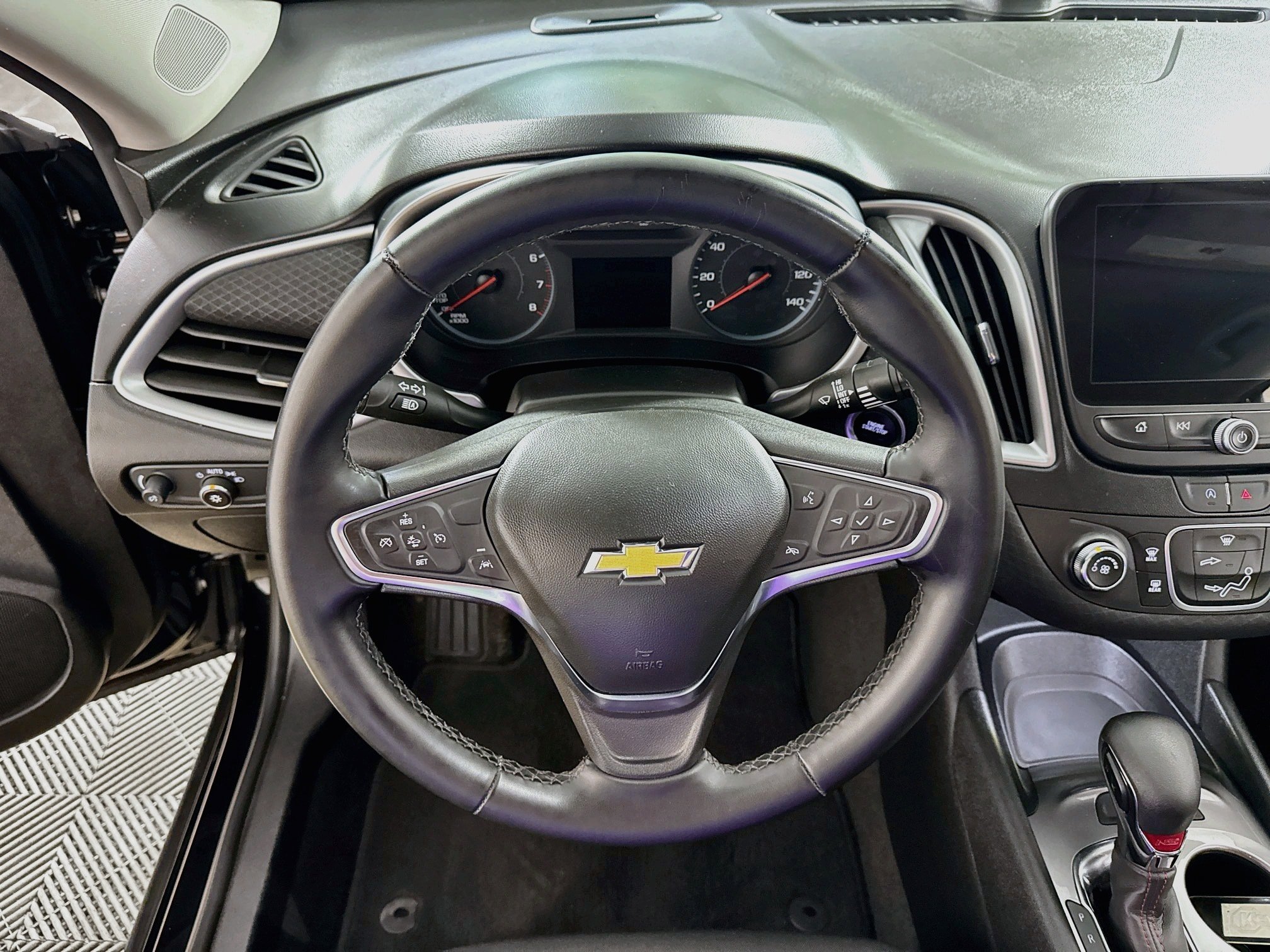 Used 2024 Chevrolet Malibu RS FWD image 14