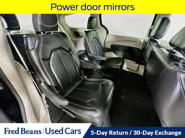 Used 2024 Chrysler Pacifica Touring-L FWD image 33