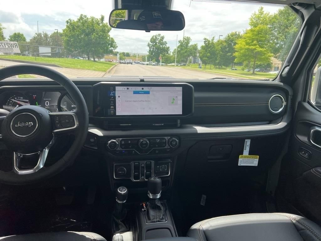 Used 2024 Jeep Wrangler Unlimited Sahara image 24